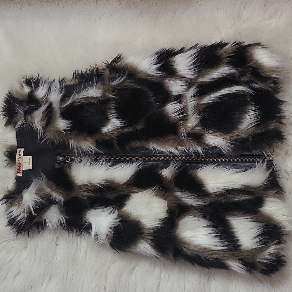 NWOT FAUX FUR Girl's vest/jacket size S
